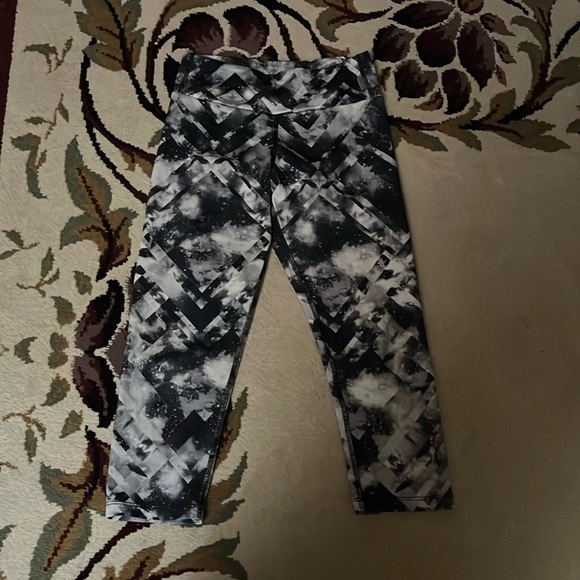 Spacey 3/4 long Leggings - Picture 1 of 4
